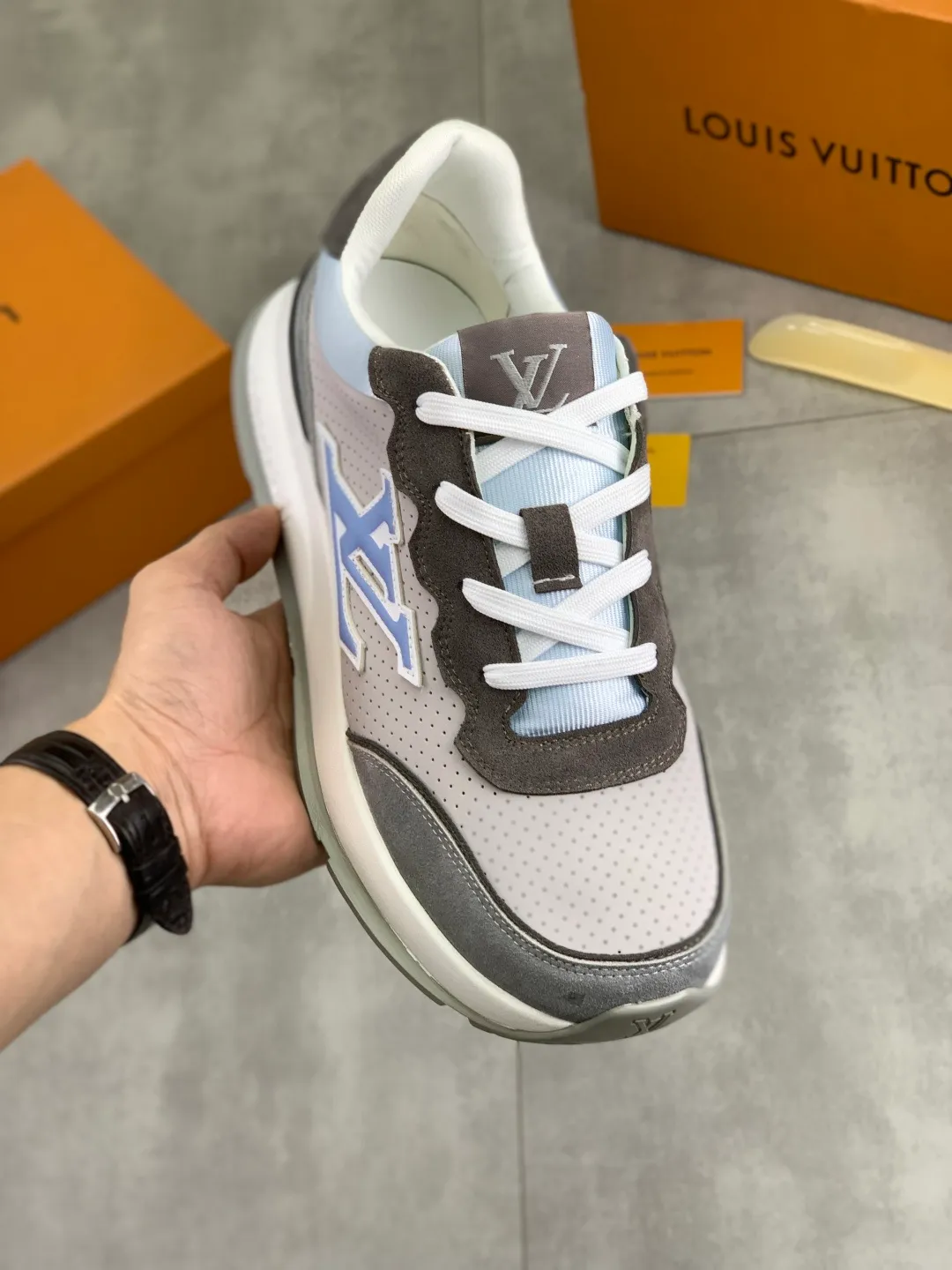 Men's men's shoes💰P440💰[New model]🆘[Louis Vuitton] LV official website latest model🎁casual and fashionable men's shoes👟hot style💥simple and elegant style, exclusive for trendy men. Unique official website latest brand elements👑original decoration, fashionable and generous, the fabric is made of original calfskin➕comfortable and breathable mesh lining➕pig skin lining ✅The official website specifies wear-resistant casual outsole, the classic model is taken in real life🎬Color: 3️⃣colors available😍Number of codes: 38-44 (45 46 customized)